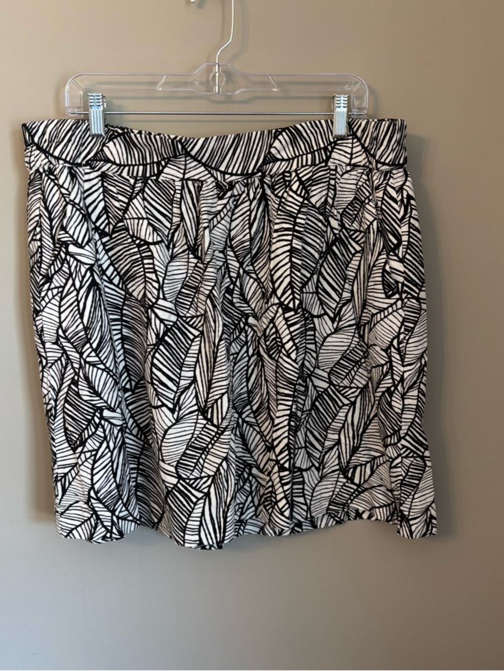 LOFT Black and White Leaf-Print A-Line Skirt